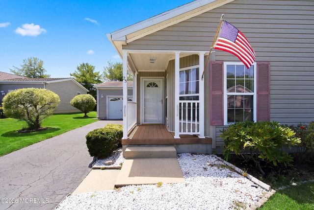 25 Fort Lee Drive, Manahawkin, NJ 08050
