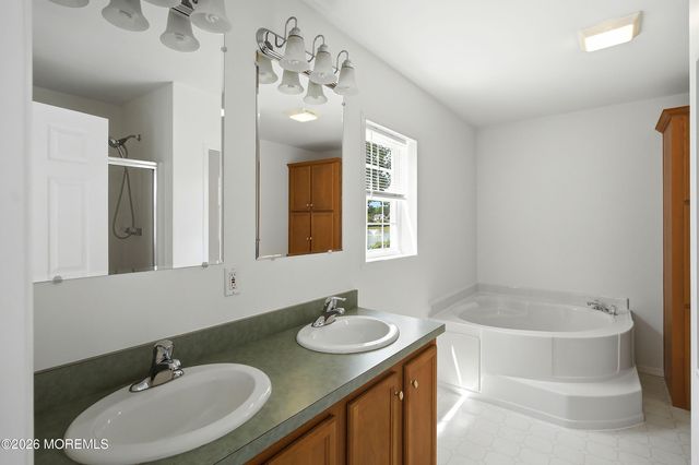 25 Fort Lee Drive, Manahawkin, NJ 08050