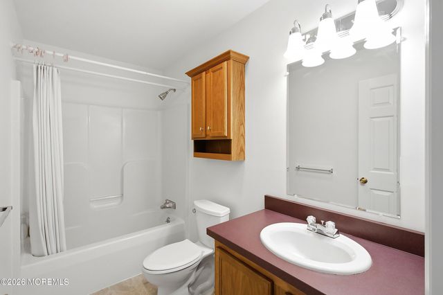 25 Fort Lee Drive, Manahawkin, NJ 08050