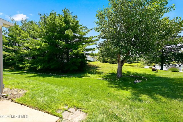 25 Fort Lee Drive, Manahawkin, NJ 08050