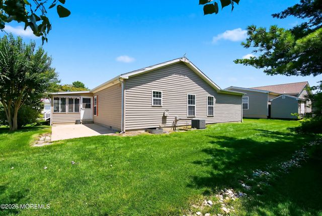 25 Fort Lee Drive, Manahawkin, NJ 08050