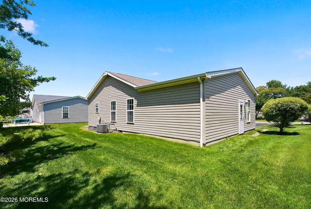 25 Fort Lee Drive, Manahawkin, NJ 08050