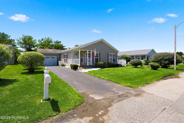 25 Fort Lee Drive, Manahawkin, NJ 08050