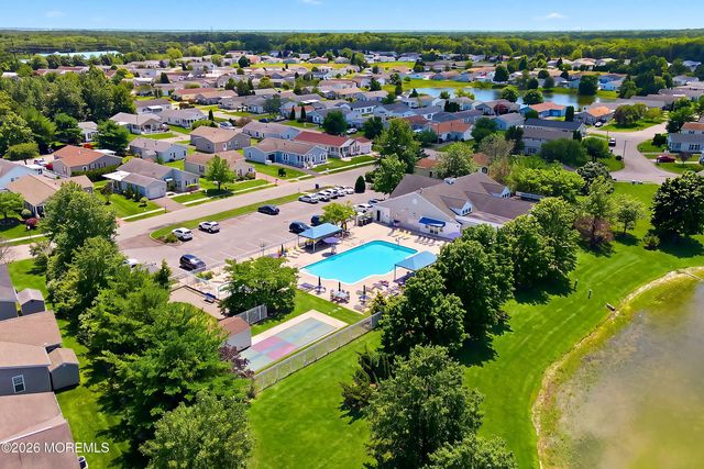 25 Fort Lee Drive, Manahawkin, NJ 08050