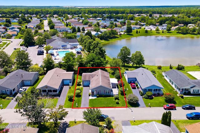 25 Fort Lee Drive, Manahawkin, NJ 08050