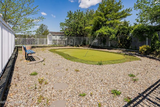 25 Fort Lee Drive, Manahawkin, NJ 08050