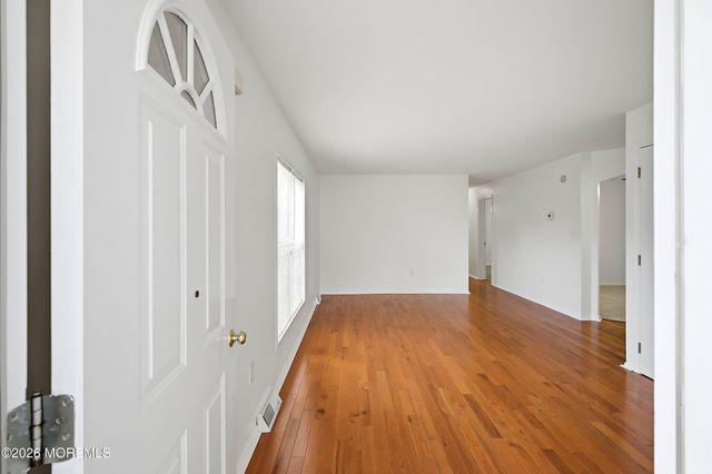 25 Fort Lee Drive, Manahawkin, NJ 08050