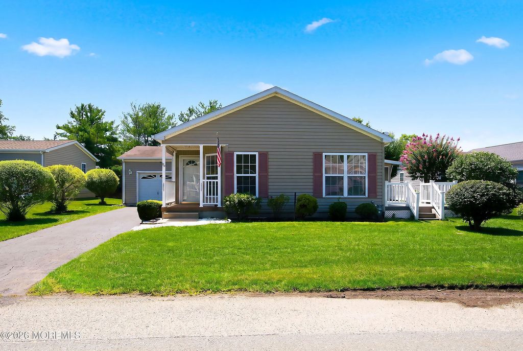 25 Fort Lee Drive, Manahawkin, NJ 08050