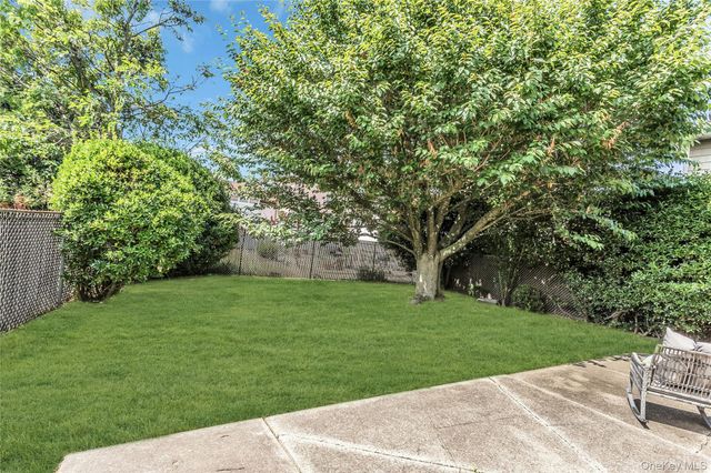 94 Union Place, Lynbrook, NY 11563