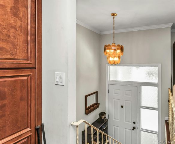 94 Union Place, Lynbrook, NY 11563