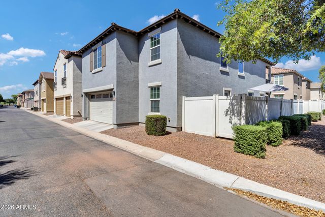 907 S HENRY Lane, Gilbert, AZ 85296