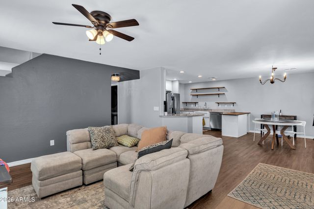 907 S HENRY Lane, Gilbert, AZ 85296