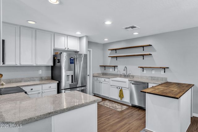 907 S HENRY Lane, Gilbert, AZ 85296