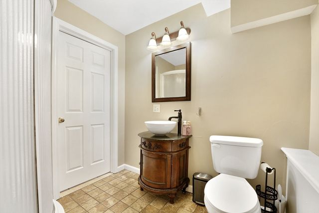 65 Cross Road, Dartmouth, MA 02747