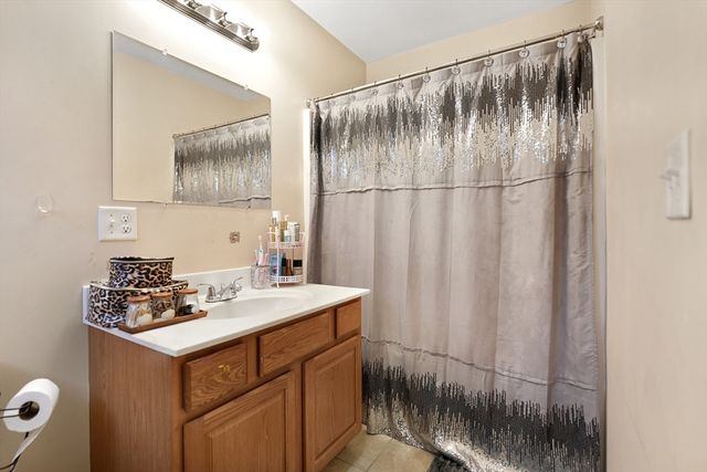 65 Cross Road, Dartmouth, MA 02747