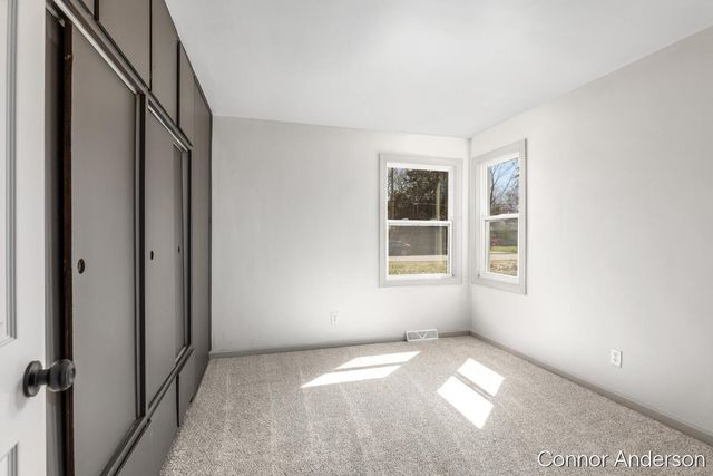 15403 Pine Street, Grand Haven, MI 49417