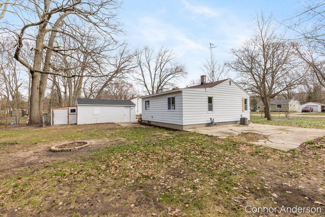 15403 Pine Street, Grand Haven, MI 49417