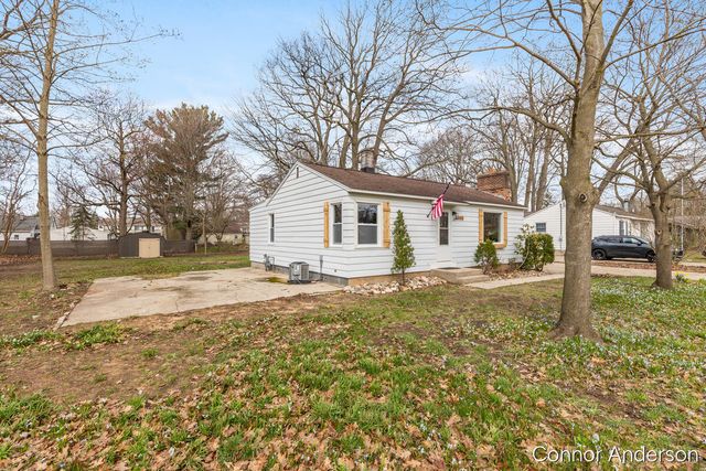 15403 Pine Street, Grand Haven, MI 49417