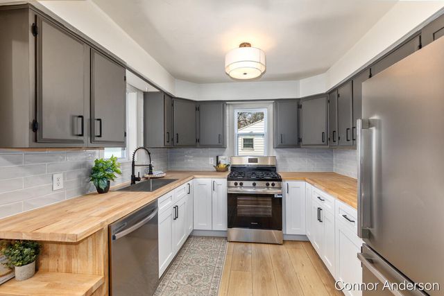 15403 Pine Street, Grand Haven, MI 49417