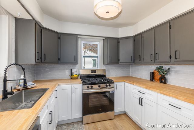 15403 Pine Street, Grand Haven, MI 49417