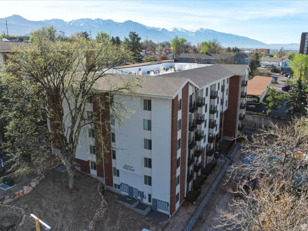 Image 2 of property listing at 1032 E 400 S #406 B, Salt Lake City, UT 84102