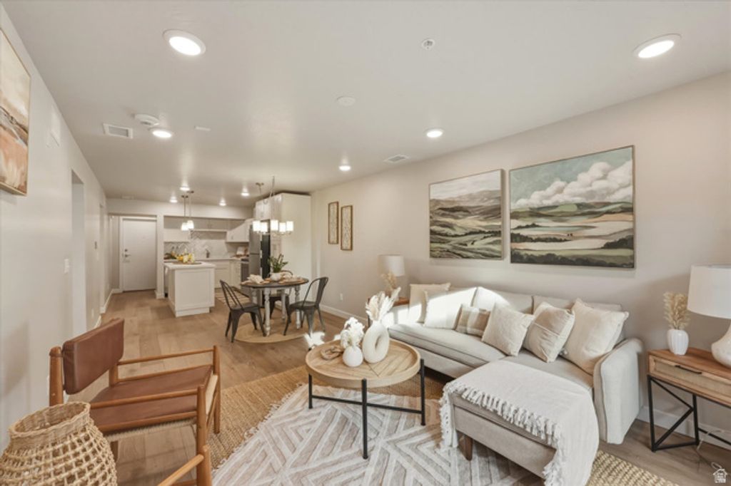 Image 4 of property listing at 1032 E 400 S #406 B, Salt Lake City, UT 84102