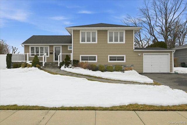 3984 Arthur Avenue N, Seaford, NY 11783