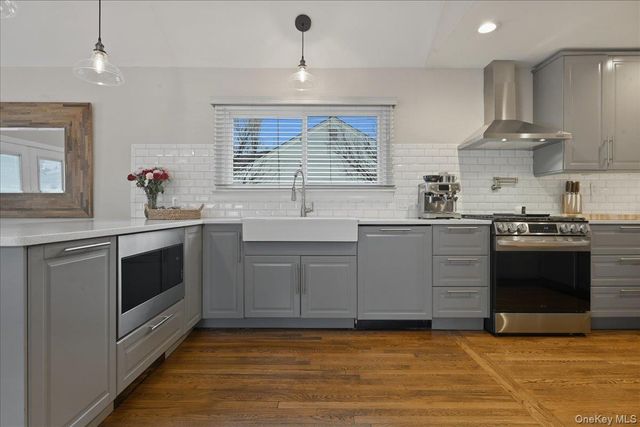 3984 Arthur Avenue N, Seaford, NY 11783