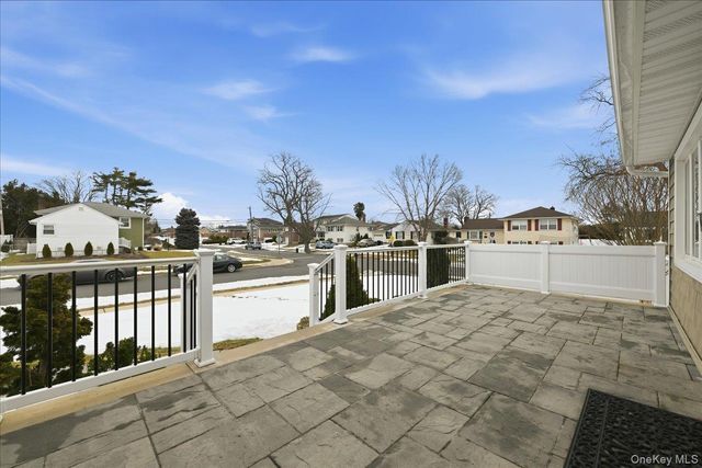 3984 Arthur Avenue N, Seaford, NY 11783