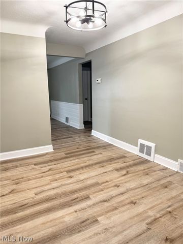 427 E 275 Street, Euclid, OH 44132