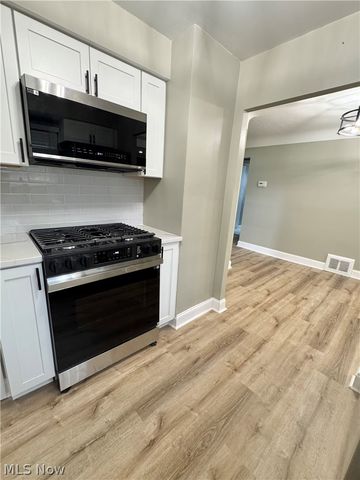 427 E 275 Street, Euclid, OH 44132