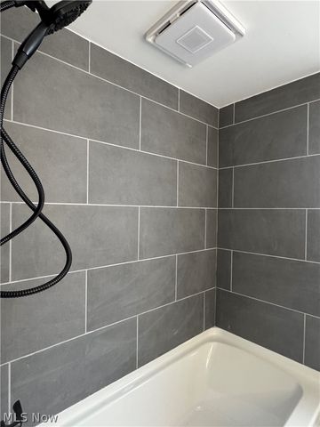 427 E 275 Street, Euclid, OH 44132