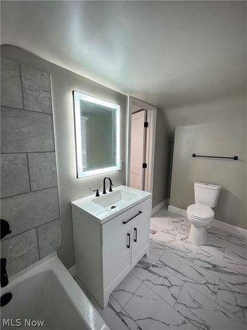 427 E 275 Street, Euclid, OH 44132