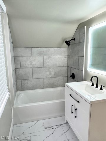 427 E 275 Street, Euclid, OH 44132