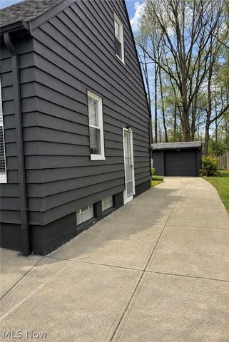 427 E 275 Street, Euclid, OH 44132