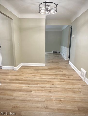 427 E 275 Street, Euclid, OH 44132