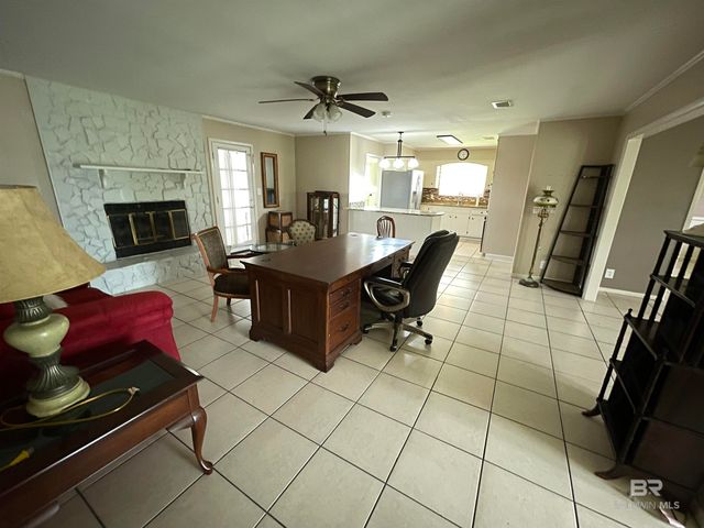 402 W Myrtle Avenue, Foley, AL 36535