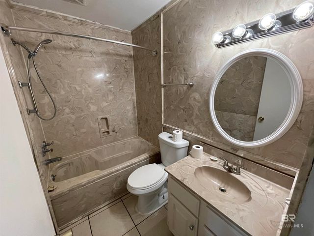 402 W Myrtle Avenue, Foley, AL 36535