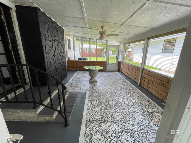 402 W Myrtle Avenue, Foley, AL 36535