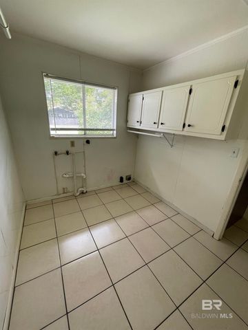 402 W Myrtle Avenue, Foley, AL 36535