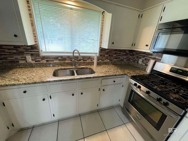 402 W Myrtle Avenue, Foley, AL 36535