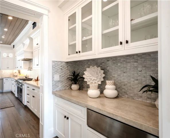 10555 Holman, Los Angeles, CA 90024
