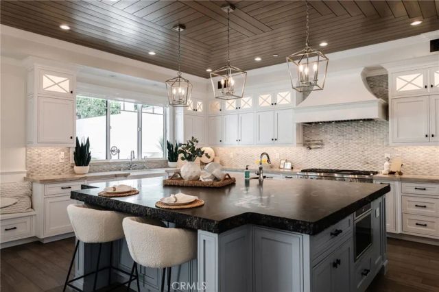 10555 Holman, Los Angeles, CA 90024