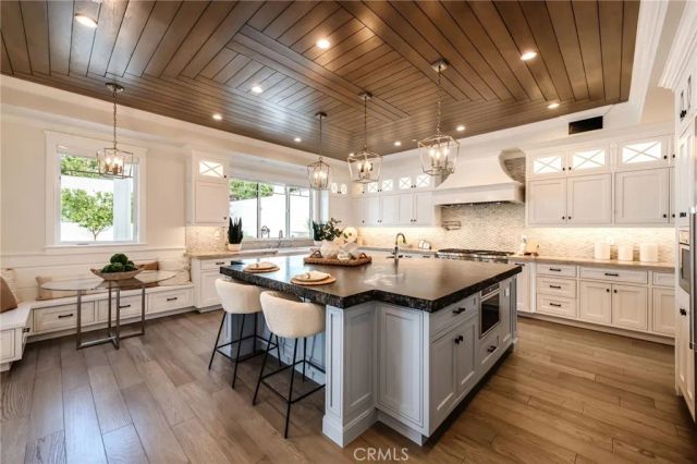10555 Holman, Los Angeles, CA 90024