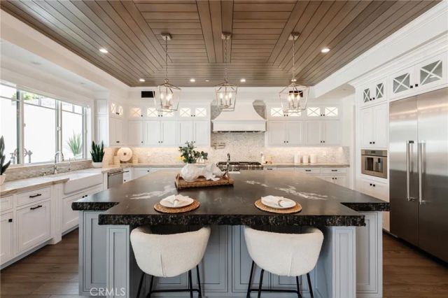 10555 Holman, Los Angeles, CA 90024