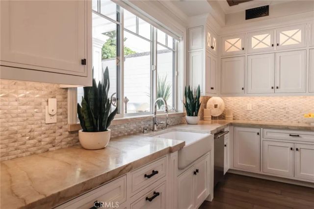 10555 Holman, Los Angeles, CA 90024