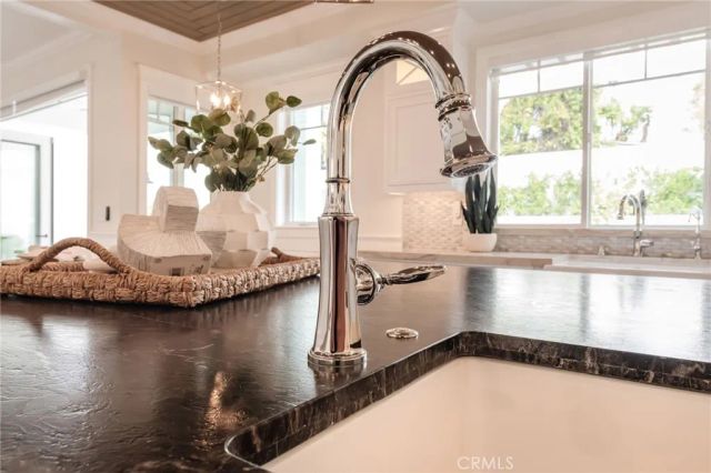 10555 Holman, Los Angeles, CA 90024