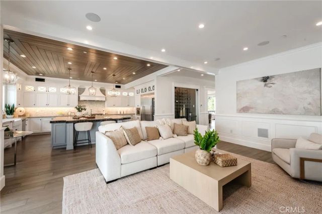 10555 Holman, Los Angeles, CA 90024