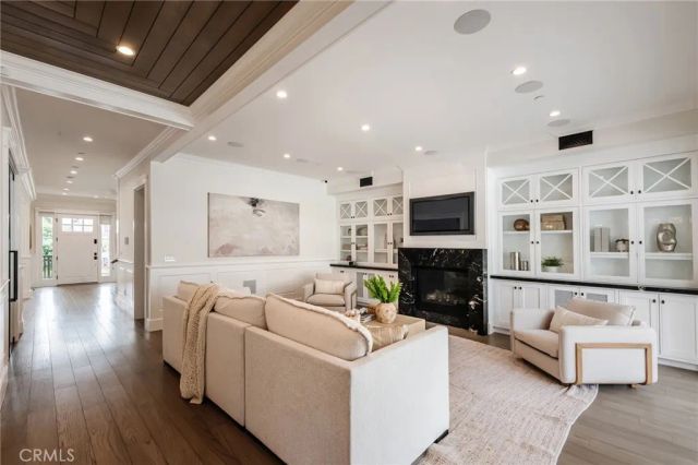 10555 Holman, Los Angeles, CA 90024