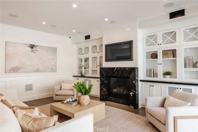 10555 Holman, Los Angeles, CA 90024